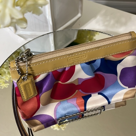 Coach Poppy Wristlet Purse, Vintage - Picture 7 of 13